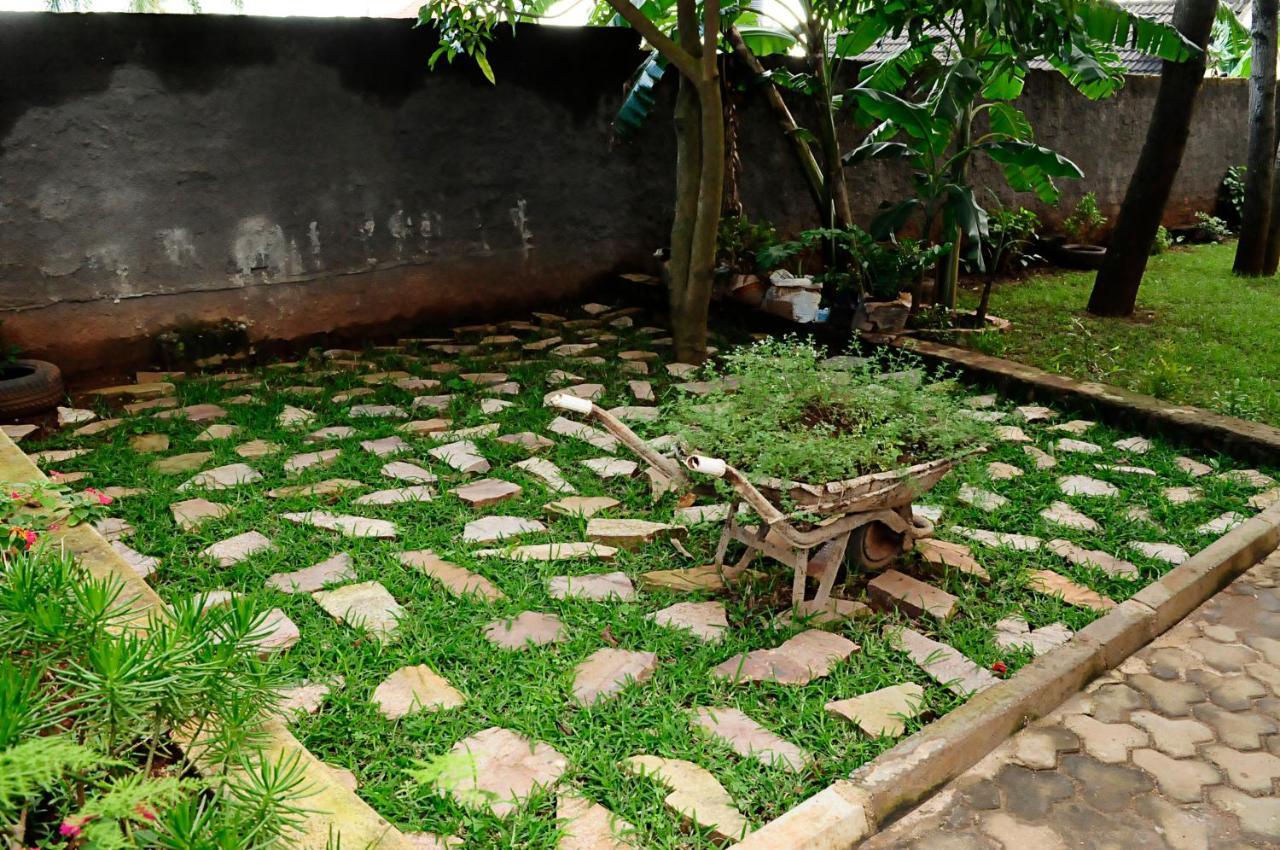 The Shoebill Nest Bed and Breakfast Kampala Esterno foto