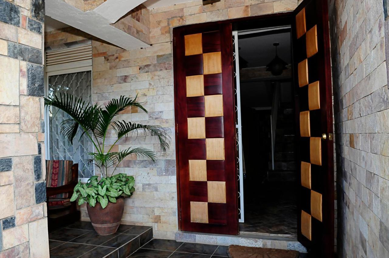 The Shoebill Nest Bed and Breakfast Kampala Esterno foto